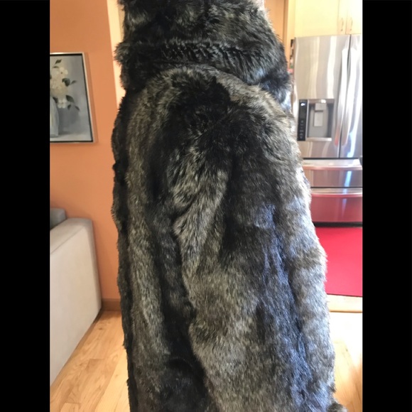 🔥SOLD🔥Beautiful Faux Fur Coat, Brand new - Picture 8 of 8